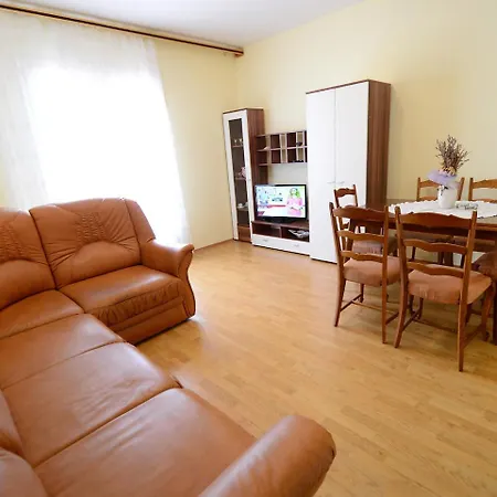 Franjo By Interhome * Ika