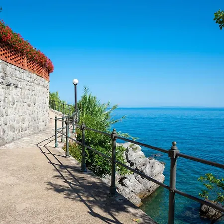 Franjo By Interhome Διαμέρισμα