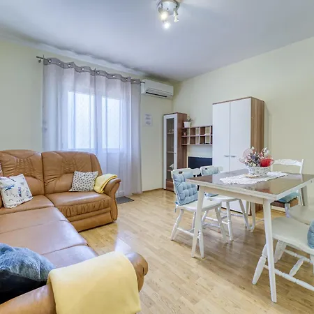 Franjo By Interhome