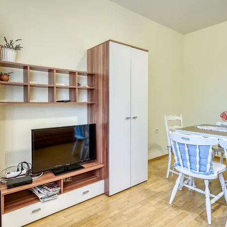 Franjo By Interhome * Ika
