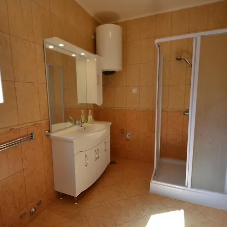 Franjo By Interhome Διαμέρισμα